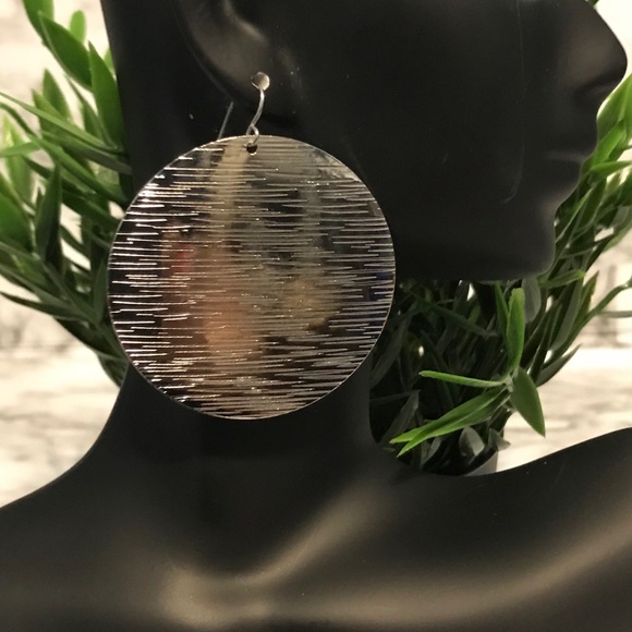 Jewelry - 🆕 Silver Disk Earrings